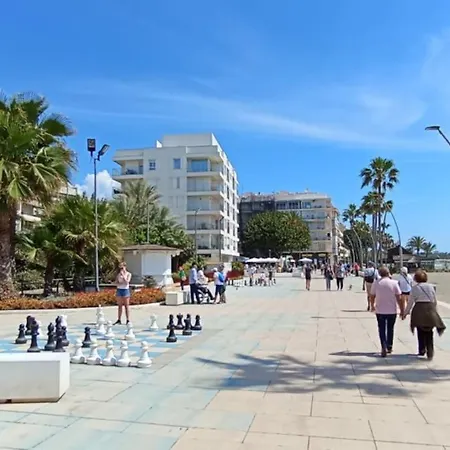 Surf House, Apartamento En La Playa De